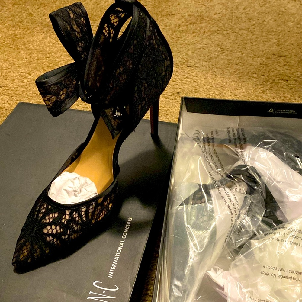 Black Lace INC. Kaiaa Pumps - Brand New still in the box! - Picture 1 of 5